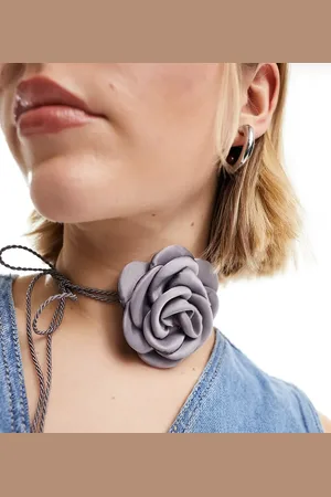 Reclaimed Corsage necklace in silver