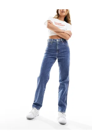 Wrangler Mom straight fit jeans in mid