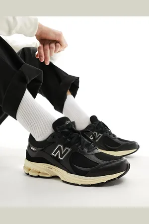 New Balance 2002 leather trainers in