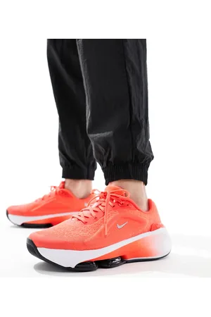 Nike Versair trainers in bright