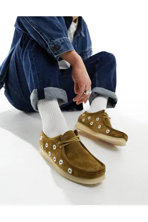Clarks Wallabee flower shoes in khaki suede