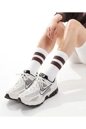 Nike Zoom Vomero 5 trainers in and grey