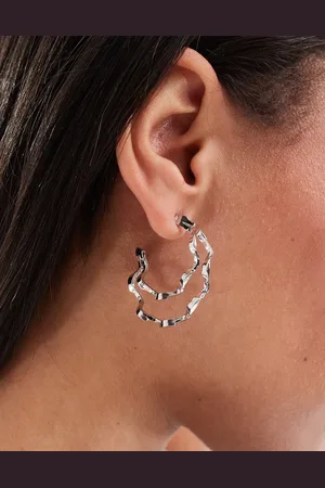 petit moments Truebe wave detail hoop earrings in