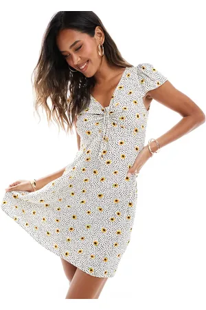 New Look Mini dress with tie front detail in ditsy sunflower print