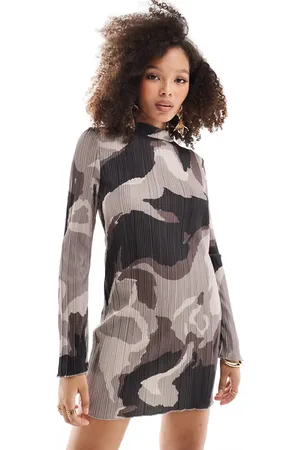 VERO MODA Plisse mini dress with wide sleeve in abstract print