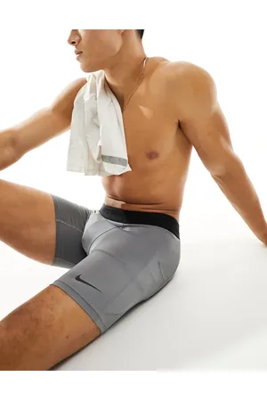 Nike Dri-FIT 7in short in and black