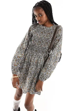 Daisy Street Shirred long sleeve mini smock dress in spring ditsy