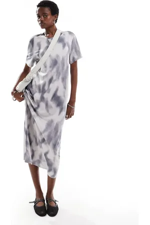 Monki Maxi t-shirt dress in tie dye
