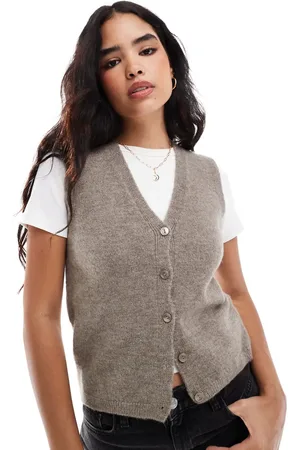 New Look Button down vest in mink
