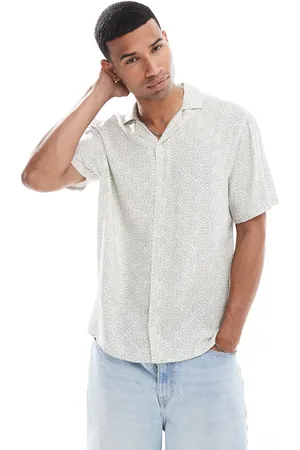 Hollister Short sleeve revere collar textured rayon medallion print shirt in sage