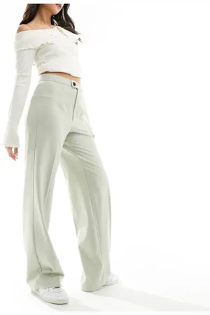 Pull&Bear Wide leg pleat tailored trouser in pale khaki