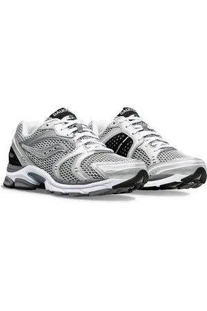 Saucony Progrid Triumph 4 trainers in and silver