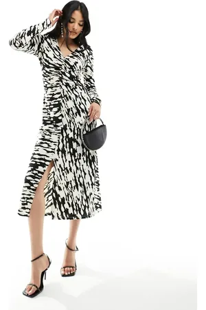 New Look Ruched long sleeve midi dress in pattern