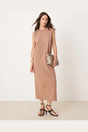 New Look Midi dress with shoulder pads in mink
