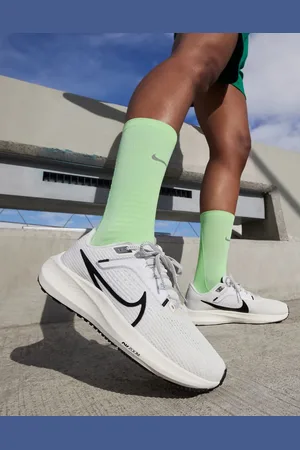 Nike Air Zoom Pegasus 40 trainers in off and black