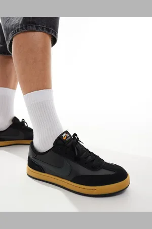 Nike FC Classic trainers in