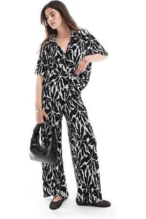 ONLY Wide leg trouser co-ord in abstract flower print