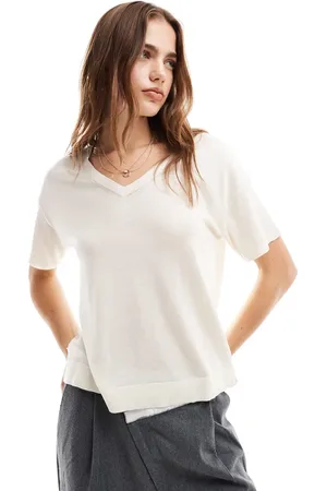 VILA Lightweight knitted v neck top in cream