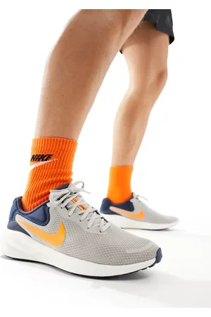 Nike Revolution 7 trainers in and orange