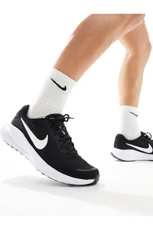 Nike Revolution 7 trainers in and white