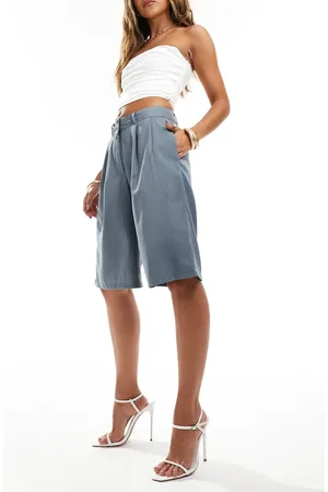 New Look Tailored knee length shorts in