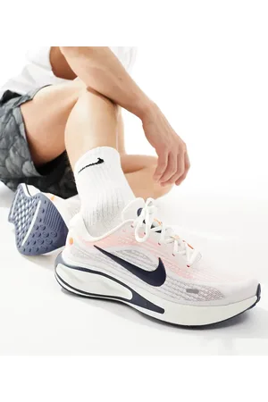 Nike Journey trainers in and orange