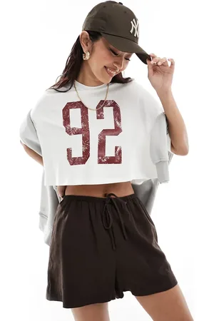 Miss Selfridge Graphic 92 cropped t-shirt in