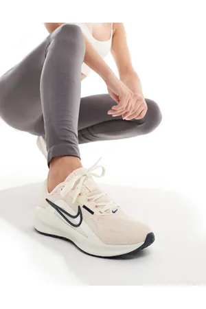 Nike Downshifter 13 trainers in and navy
