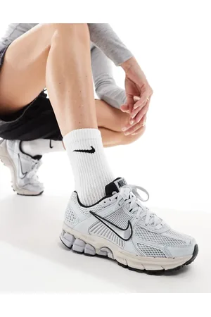 Nike Zoom Vomero 5 trainers in silver