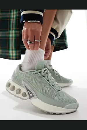 Nike Air Max DN trainers in