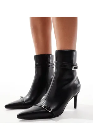 New Look Pointed mid ankle boot with buckles in