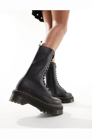 Dr. Martens Unisex Quad 14 eye boots in leather