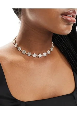 True Decadence Flower necklace in