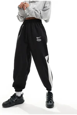 Nike Trend trousers in