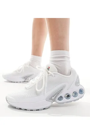 Nike Air Max DN trainers in