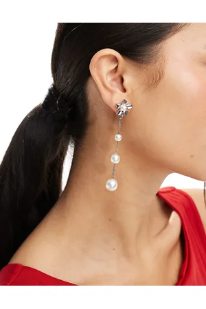 True Decadence Flower pearl drop earrings in