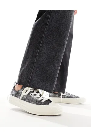 Converse Chuck 70 Ox trainers in dark