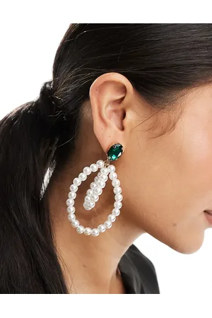 True Decadence Pearl chandelier earrings with emerald stud