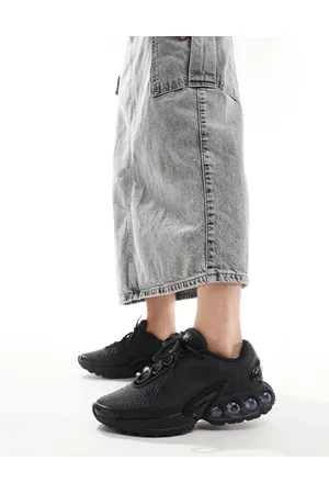 Nike Air Max DN trainers in