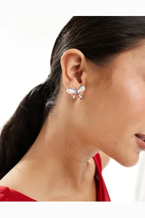 True Decadence Pearl bow stud earrings in