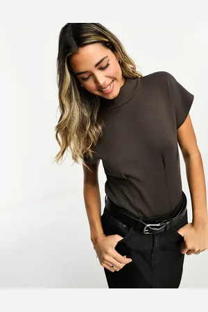 In wear High neck short sleeve top with seam detail in