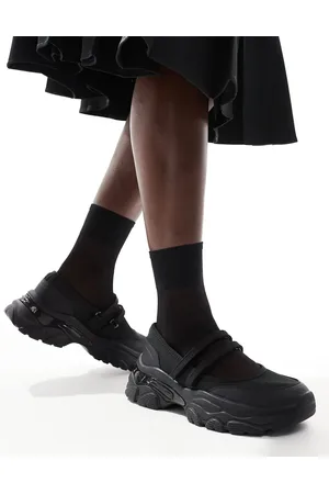 Stradivarius Ballet trainer in