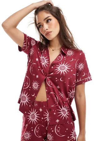 Chelsea Peers Exclusive moon and star print short sleeve revere and short pyjama set in cherry