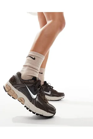 Nike Zoom Vomero 5 trainers in