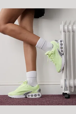 Nike Air Max DN trainers in