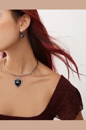 Reclaimed Choker necklace with black heart pendant