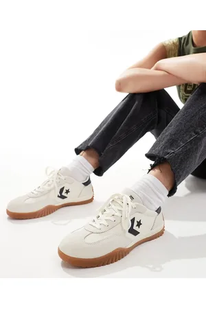 Converse Run Star trainers in off