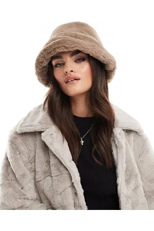 Pieces® Faux fur bucket hat in taupe
