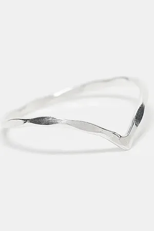 Kingsley Ryan Hammered v band ring in sterling
