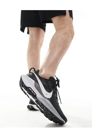 Nike ReactX Pegasus Trail 5 trainers in and white